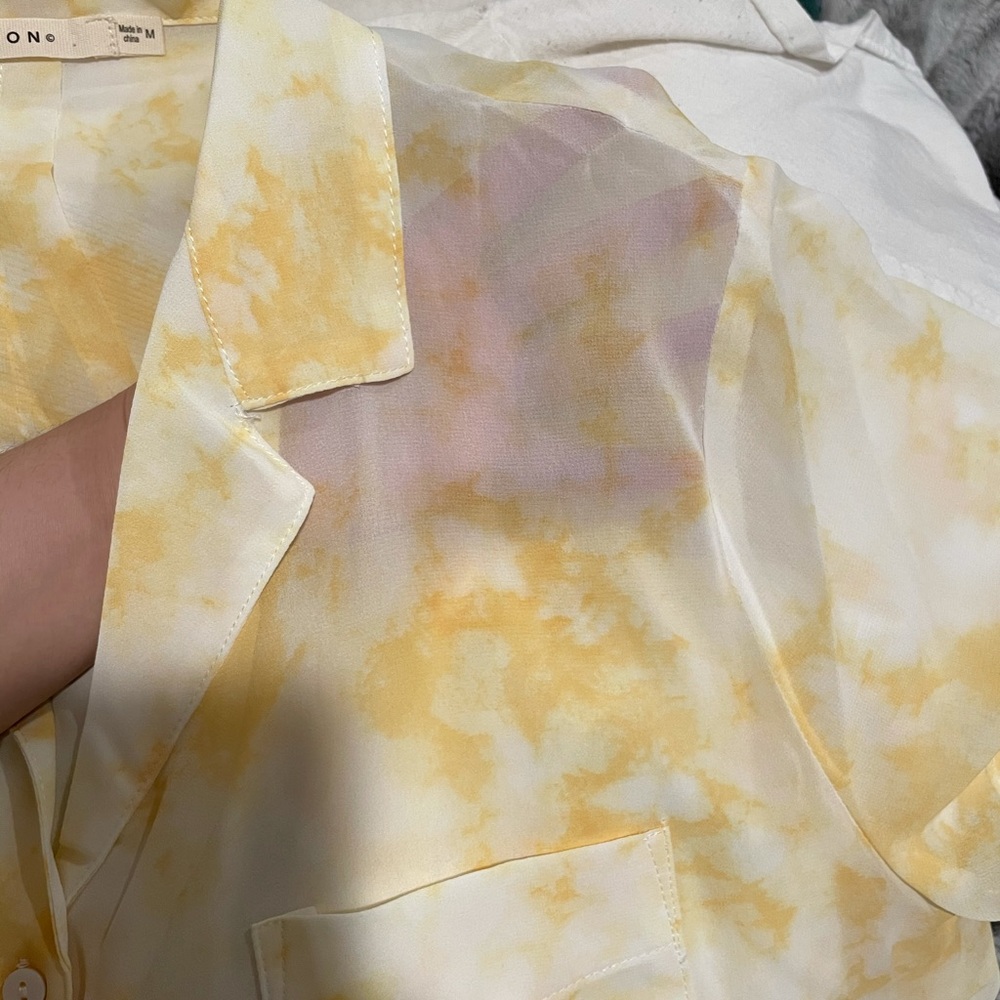 🆕🚨Sheer button down blouse - Picture 3 of 3